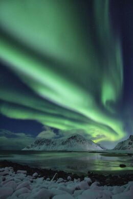 Lofoten Photo workshop - Northern lights. Mointains in front